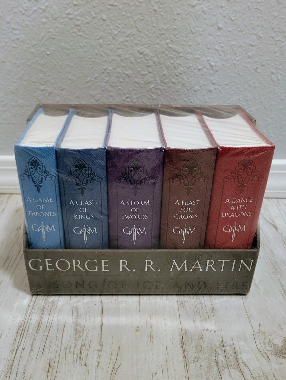 New Game of Thrones Leather-Cloth Boxed Set 5 Books (A Song of Ice and Fire)